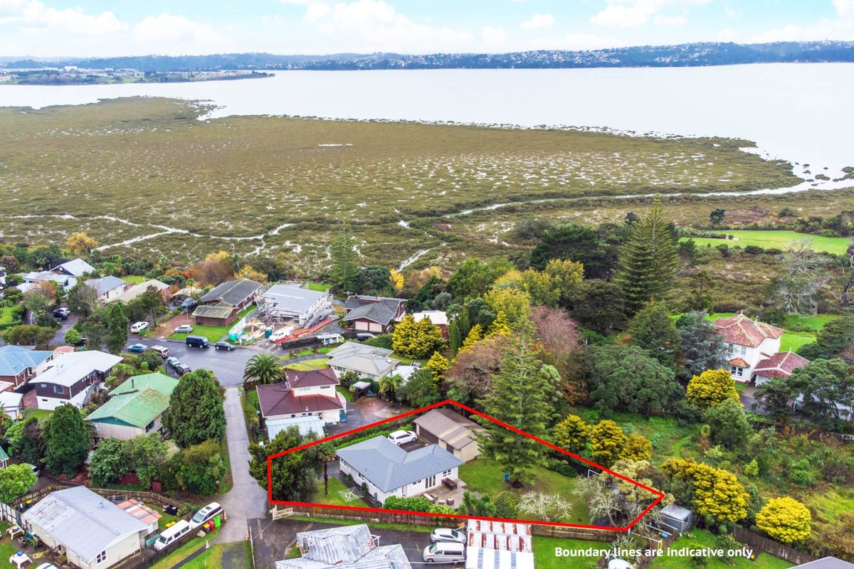 41 Rewarewa Road, Te Atatu Peninsula, Auckland - Carousel 2