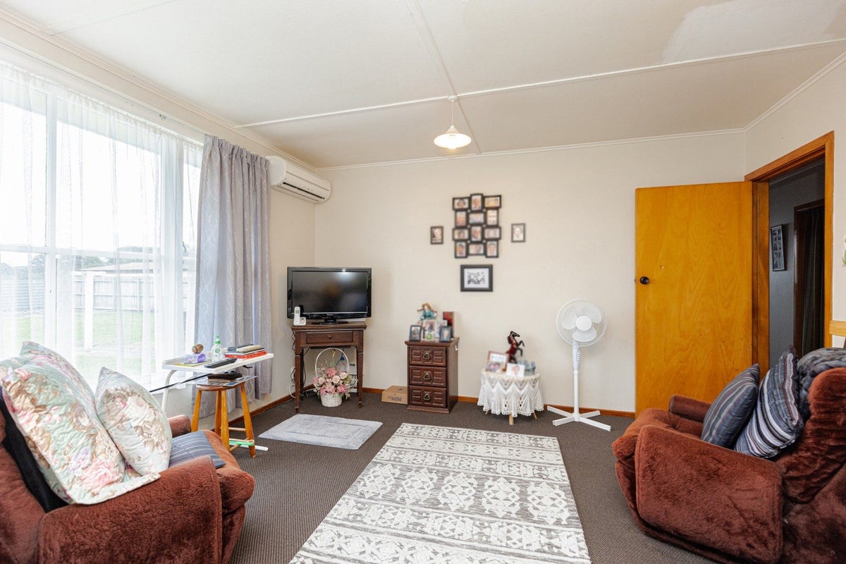 69 Titoki Street, Castlecliff, Whanganui - Carousel 2