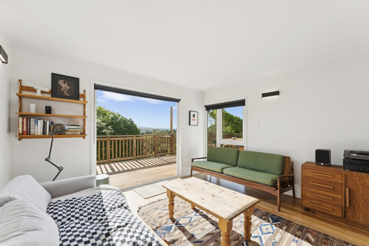 261 Titirangi Road, Titirangi, Auckland - Carousel 2