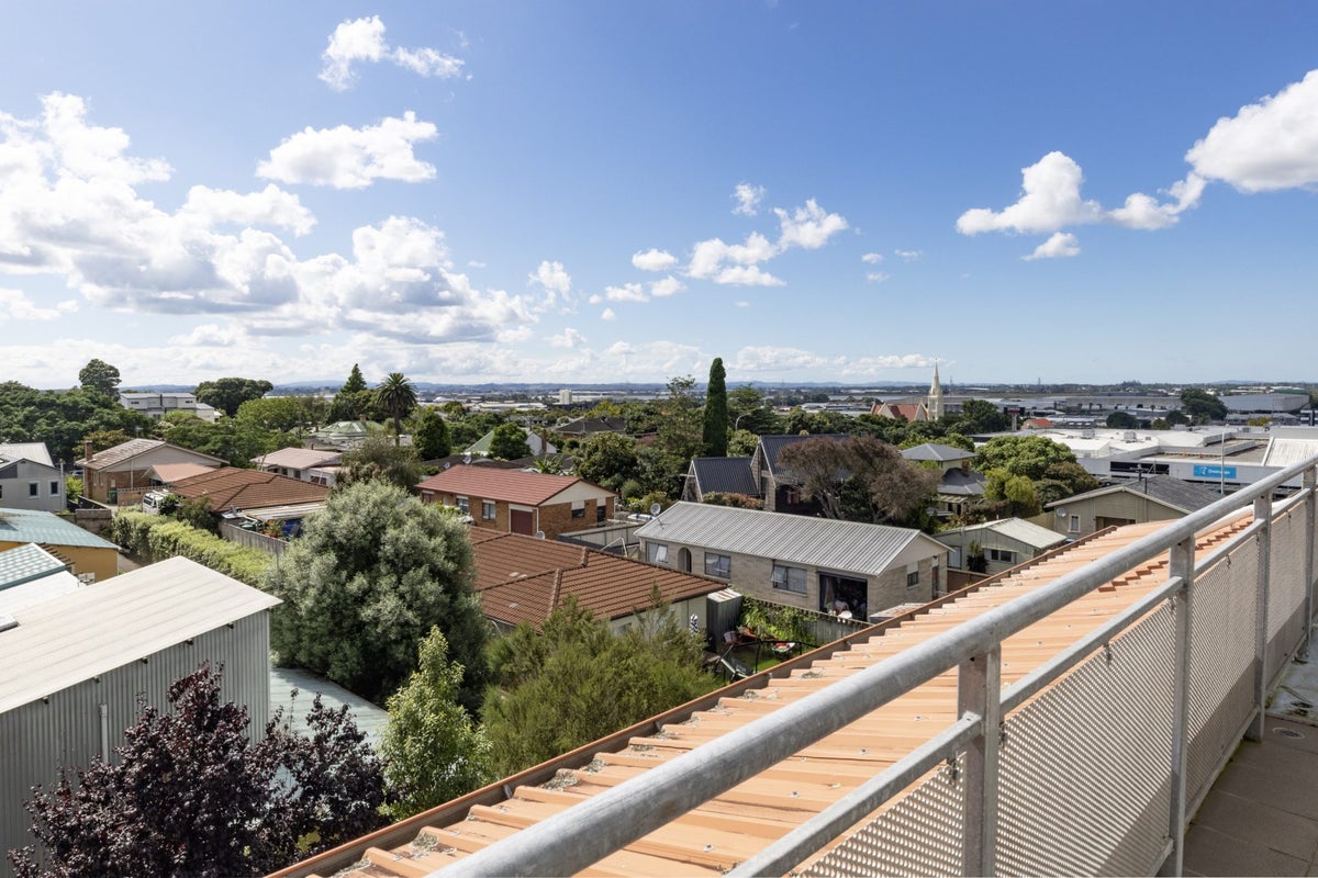 261/287 Onehunga Mall, Onehunga, Auckland - Carousel 1