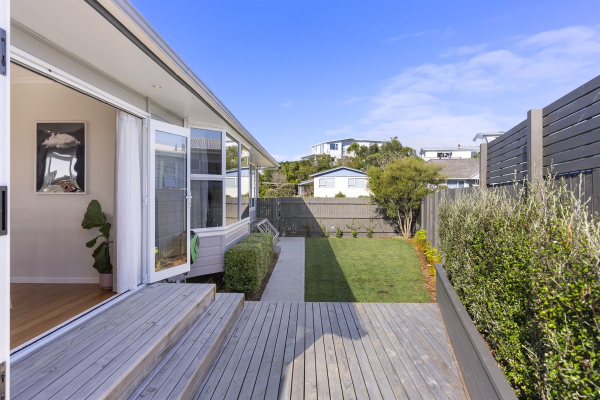 58 Somes Crescent, Newlands, Wellington - Carousel 2
