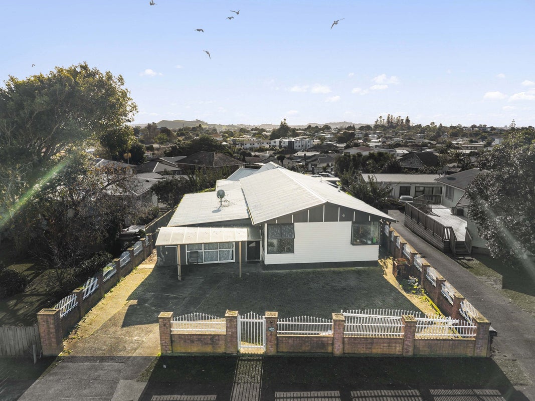 19 Wayne Drive, Mangere, Auckland - Carousel 1