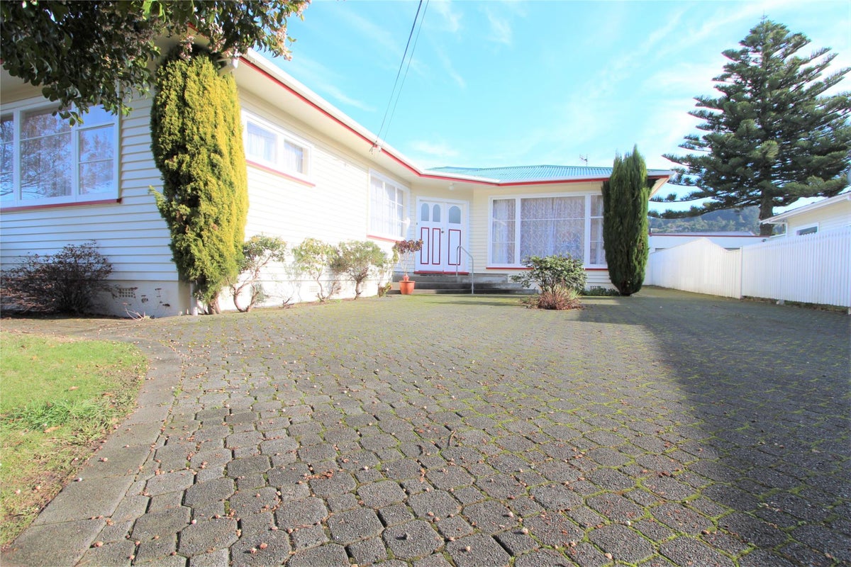 151 Taita Drive, Avalon, Lower Hutt - Carousel 1