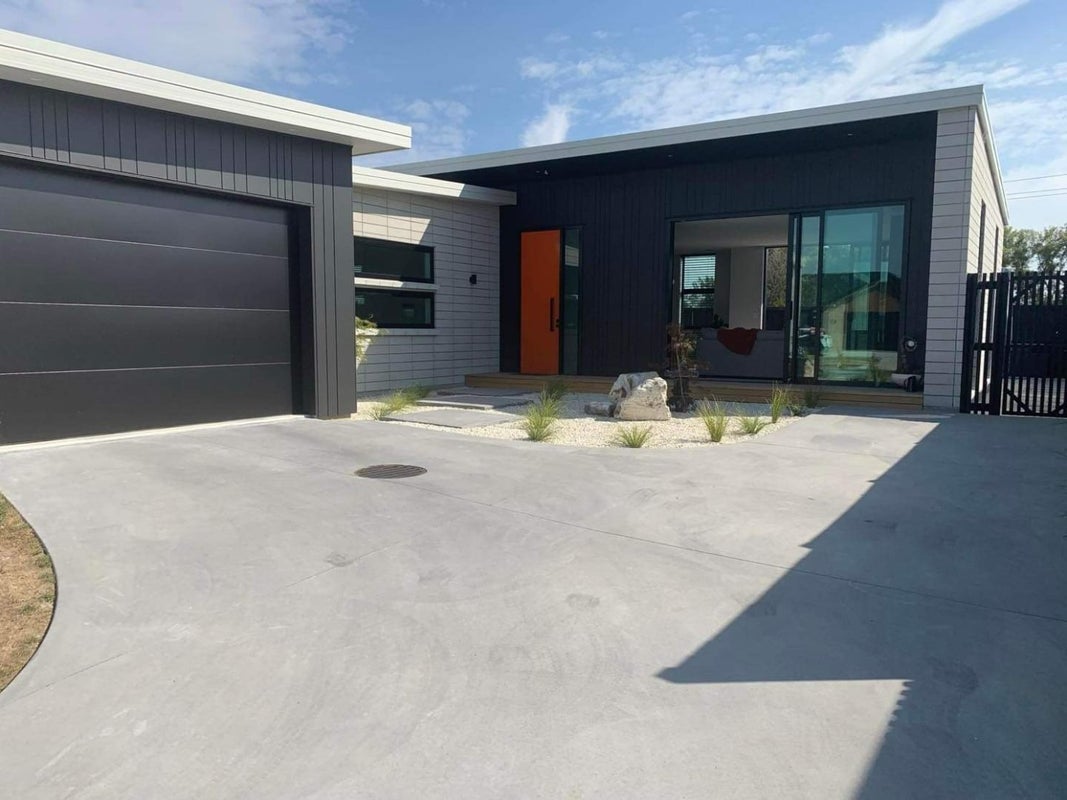 1 Rangawhenua Street, Hamilton - Carousel 1