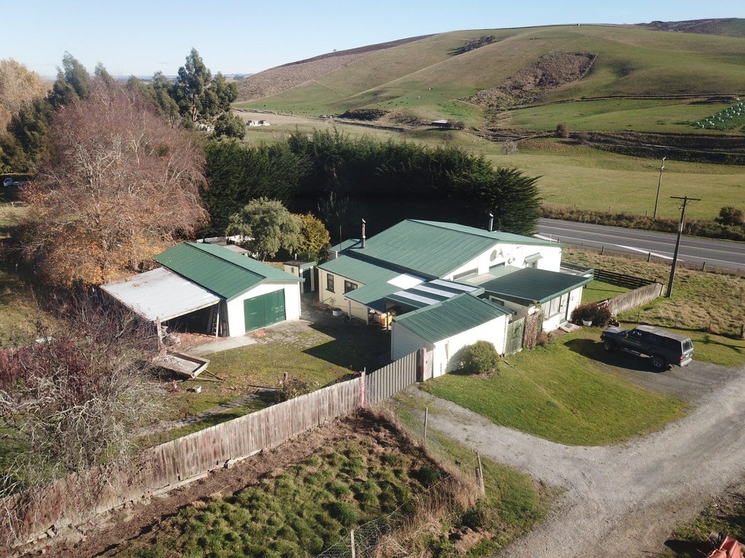 6 Silksworth Street, Milburn - Carousel 2