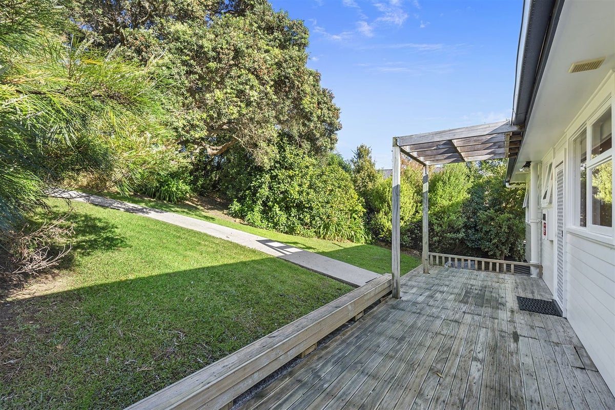 17 Holt Avenue, Torbay, Auckland - Carousel 2