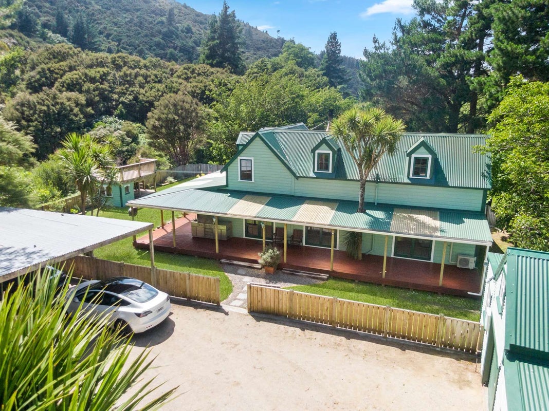 809A State Highway 2, Featherston - Carousel 1