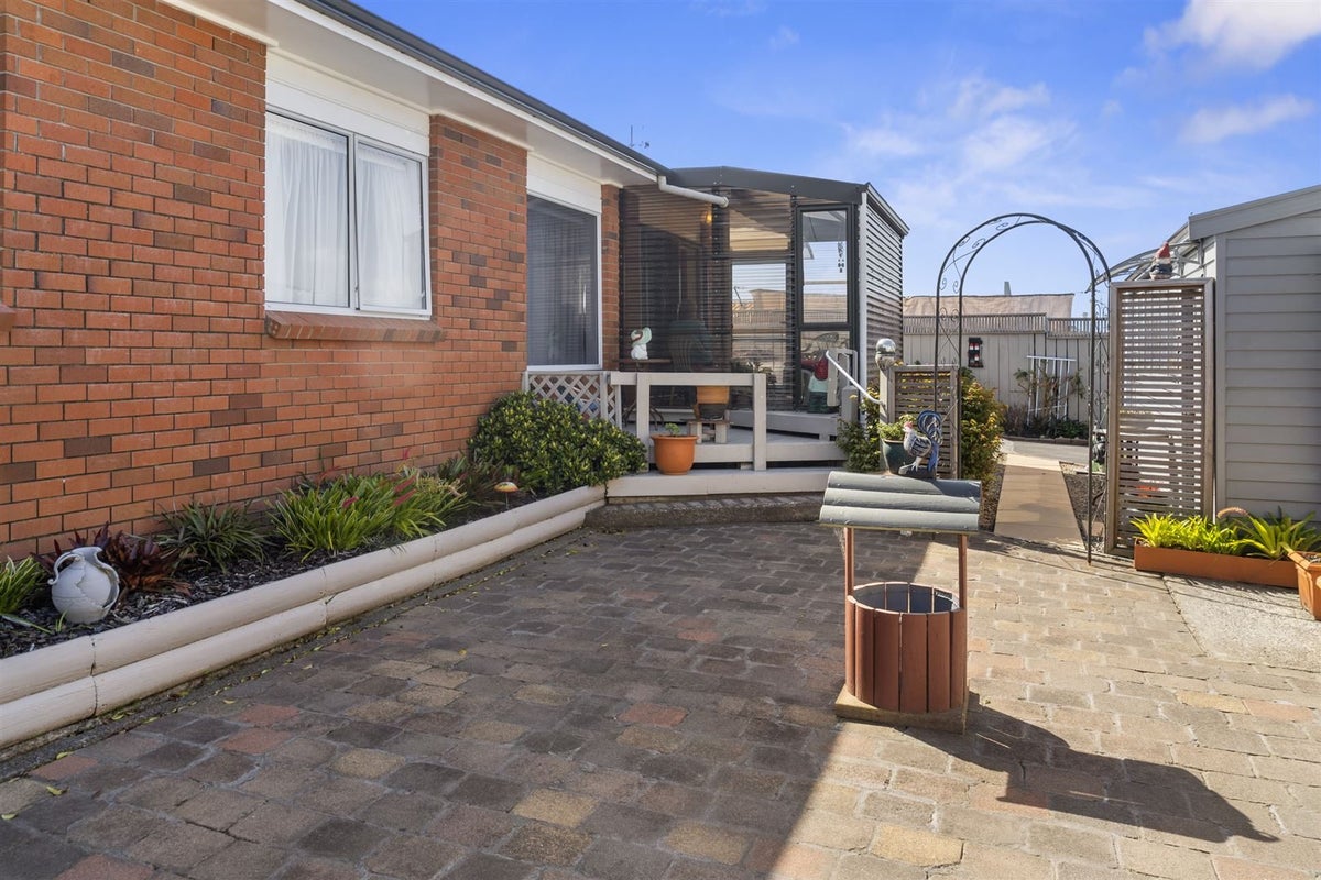 4B Manson Street, Gate Pa, Tauranga - Carousel 1
