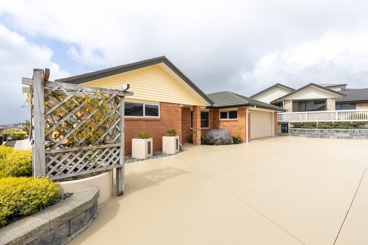 11F Lemont Place, Westown, New Plymouth - Carousel 29