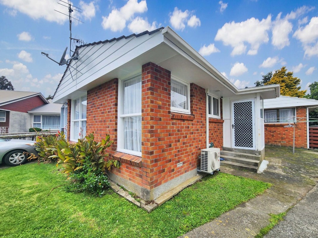 1/10 Amberley Grove, Hutt Central, Lower Hutt - Carousel 14