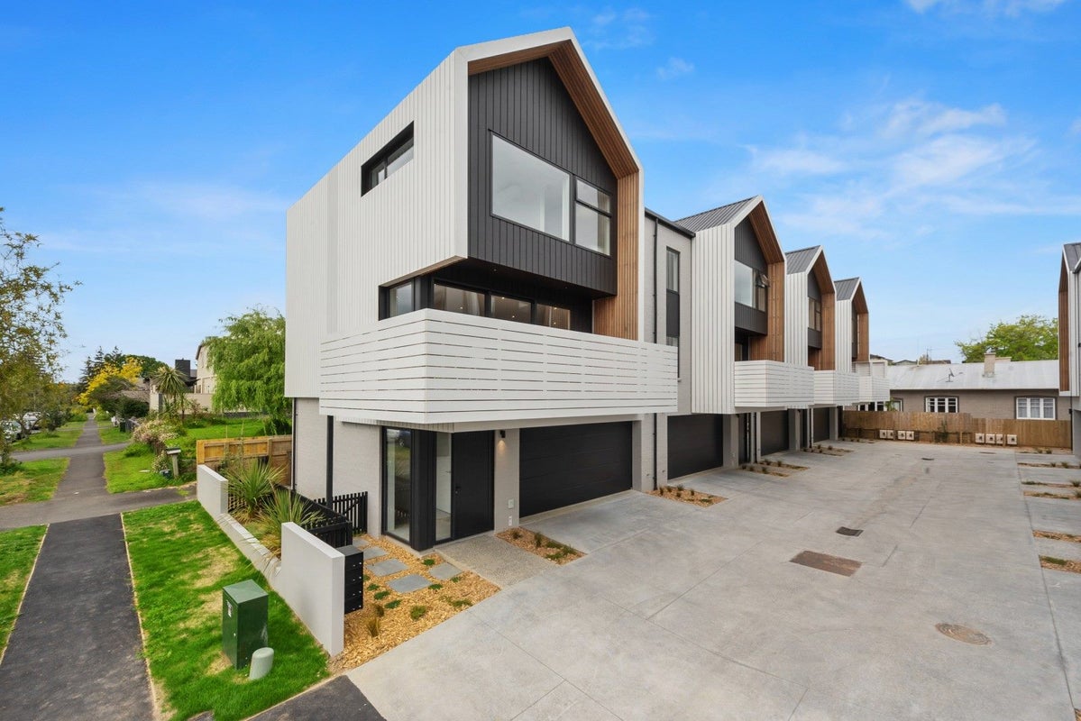 5/2 Manning Street, Hamilton Central, Hamilton - Carousel 1