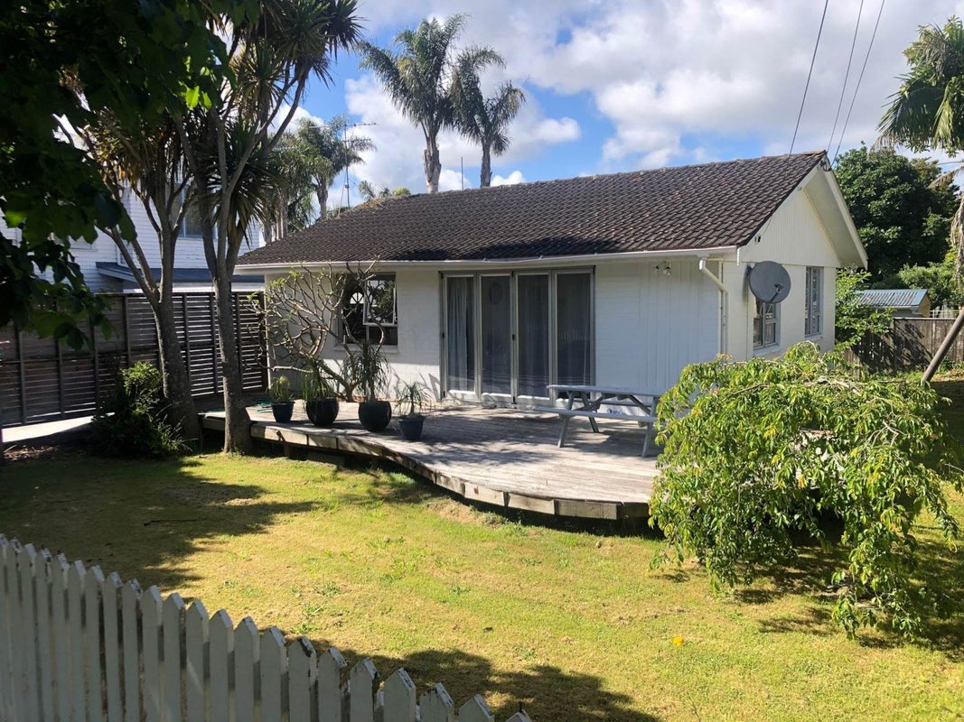 2/12 Kingsway, Three Kings, Auckland - Carousel 1