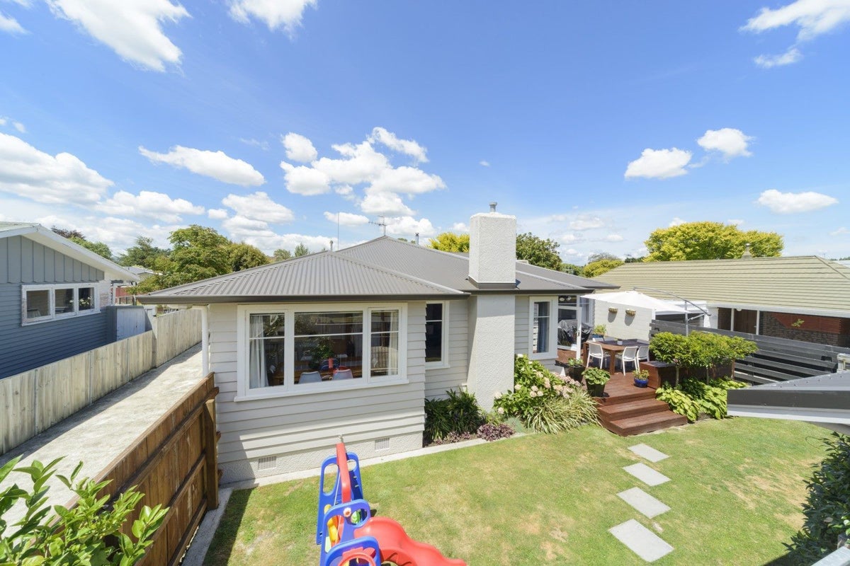 22 Akaroa Avenue, Awapuni, Palmerston North - Carousel 1