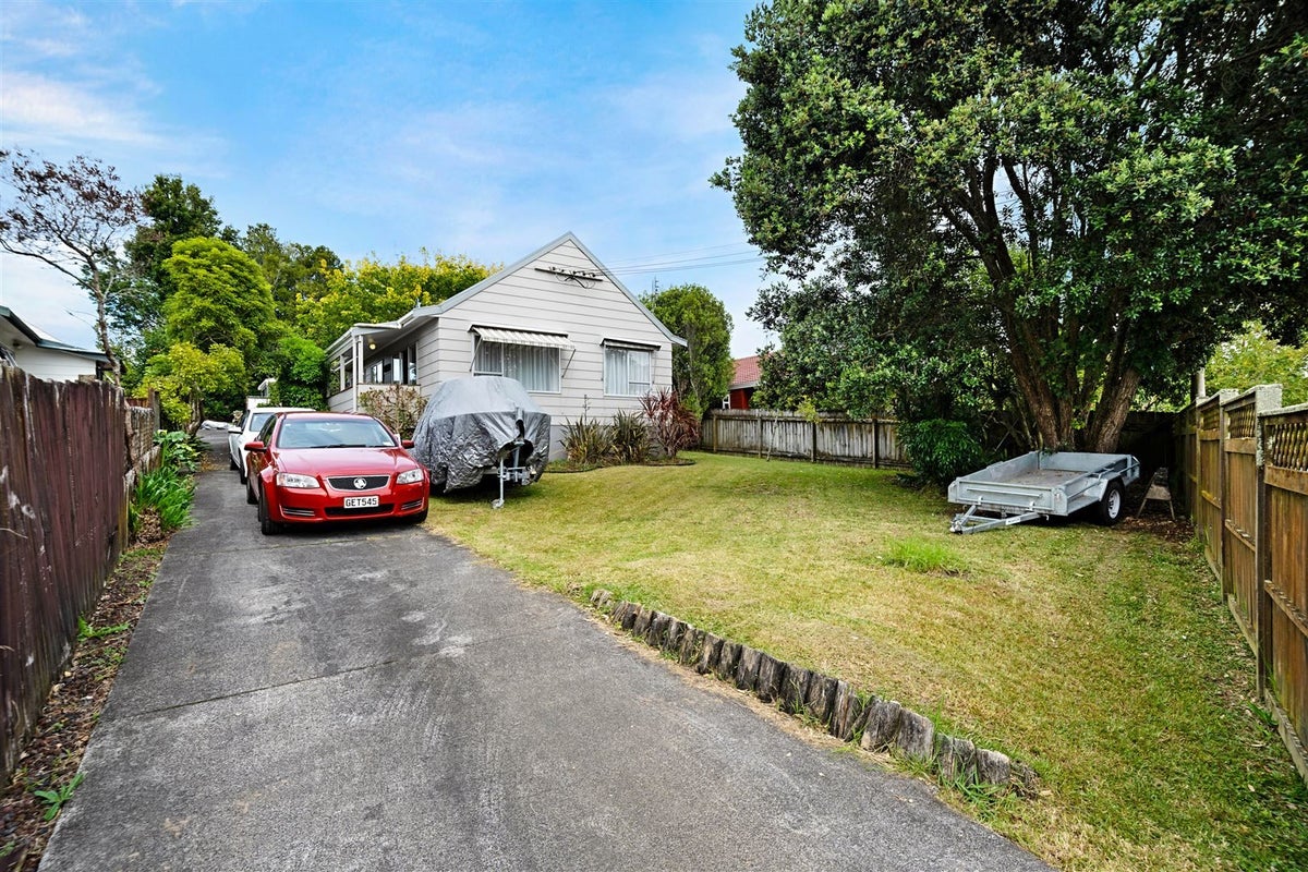 3/1 Pimento Place, New Lynn, Auckland - Carousel 1