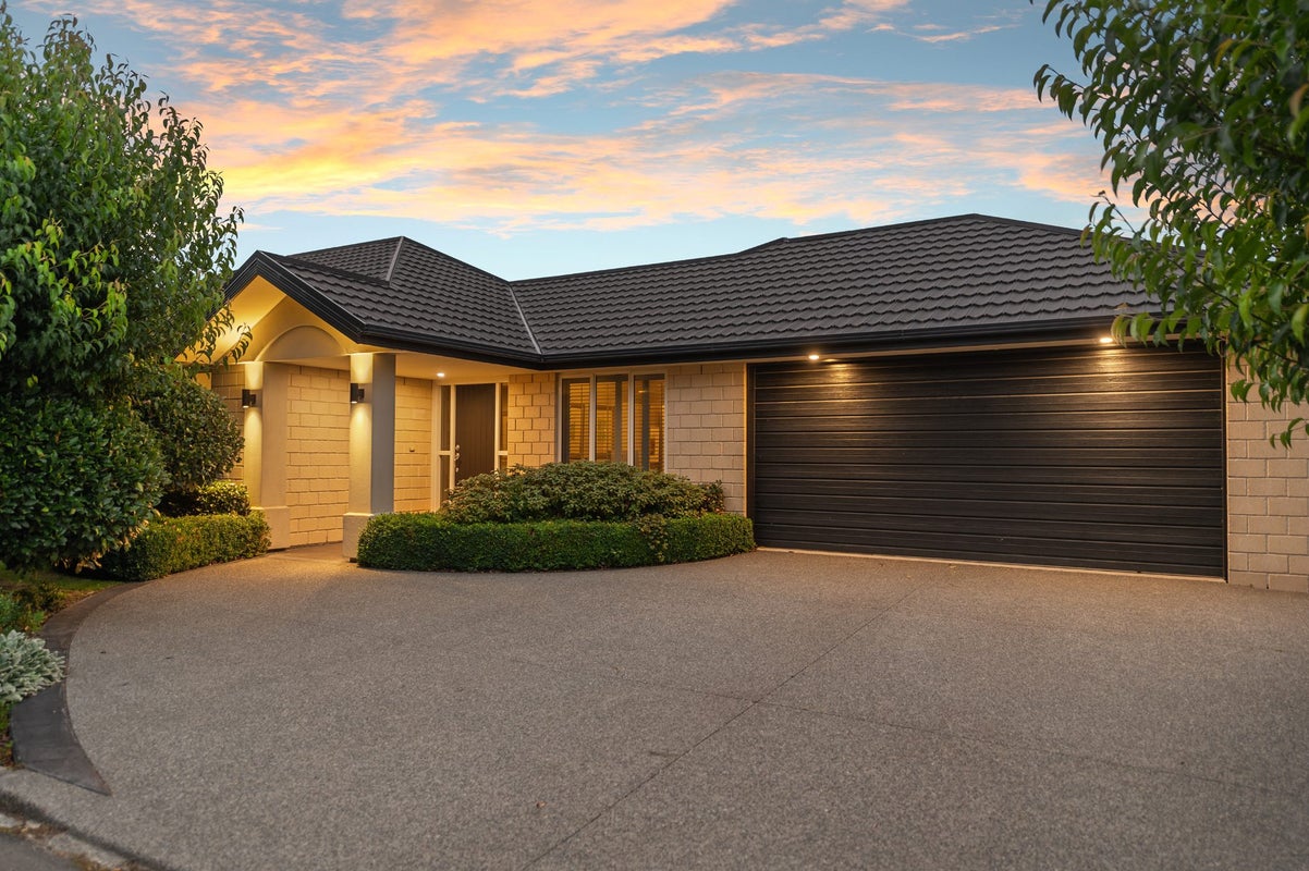 8 Lime Tree Lane, Harewood, Christchurch - Carousel 2