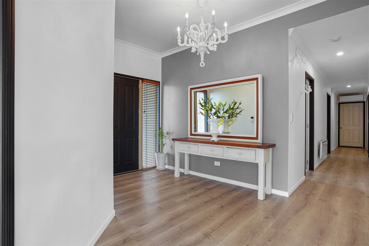 6 Glencullen Drive, Casebrook, Christchurch - Carousel 2