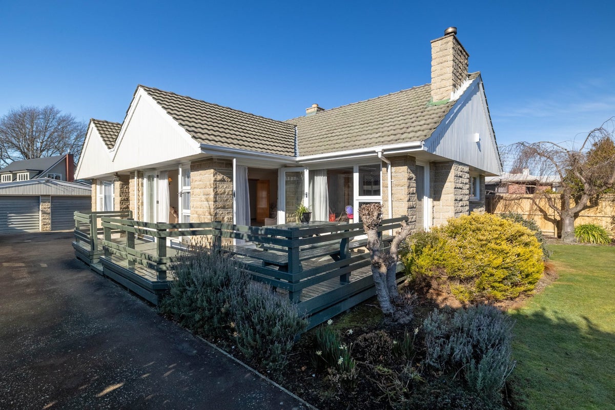 6 Oakfield Street, Burnside, Christchurch - Carousel 2