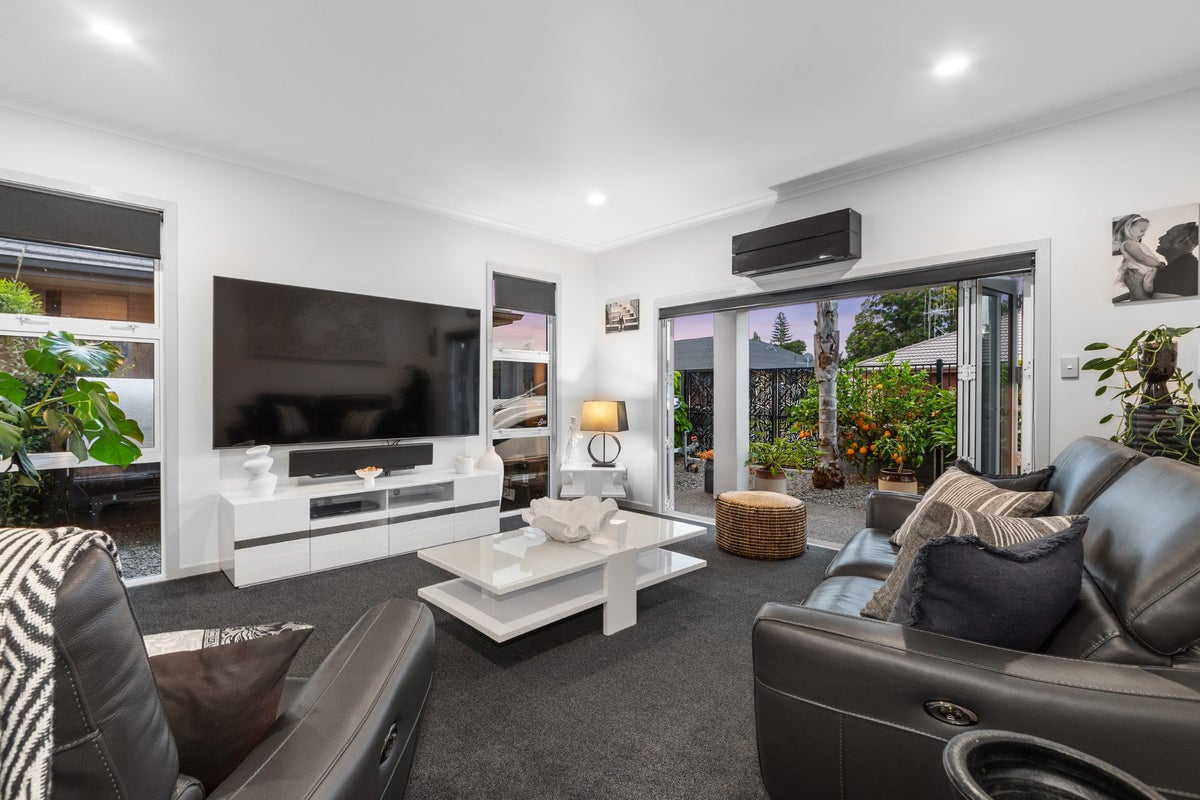 50 Pembroke Drive, Bethlehem, Tauranga - Carousel 1