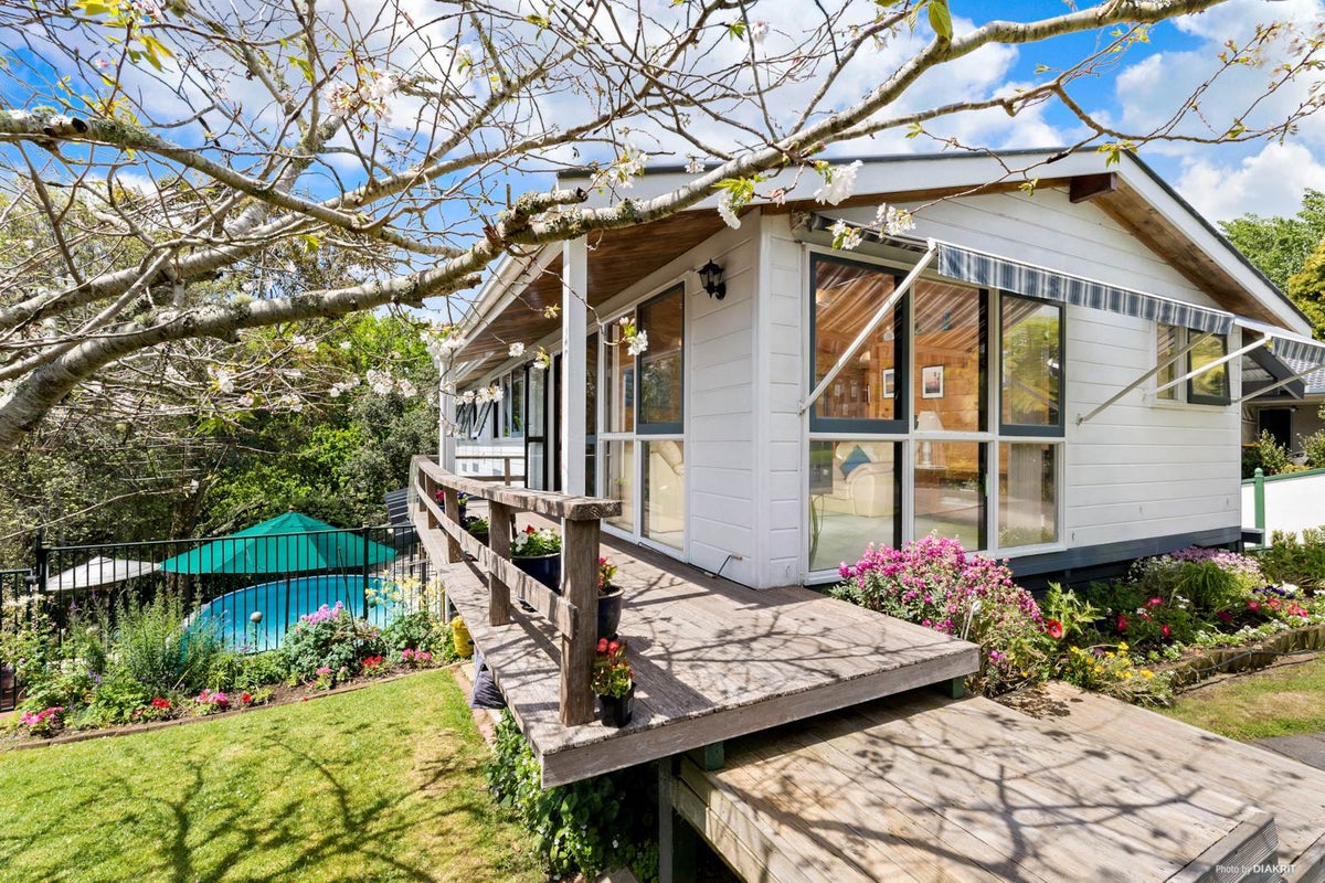 27 Tanglewood Place, Cockle Bay, Auckland - Carousel 1