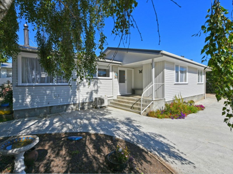39 Blueberry Grove, Timberlea, Upper Hutt - Carousel 1
