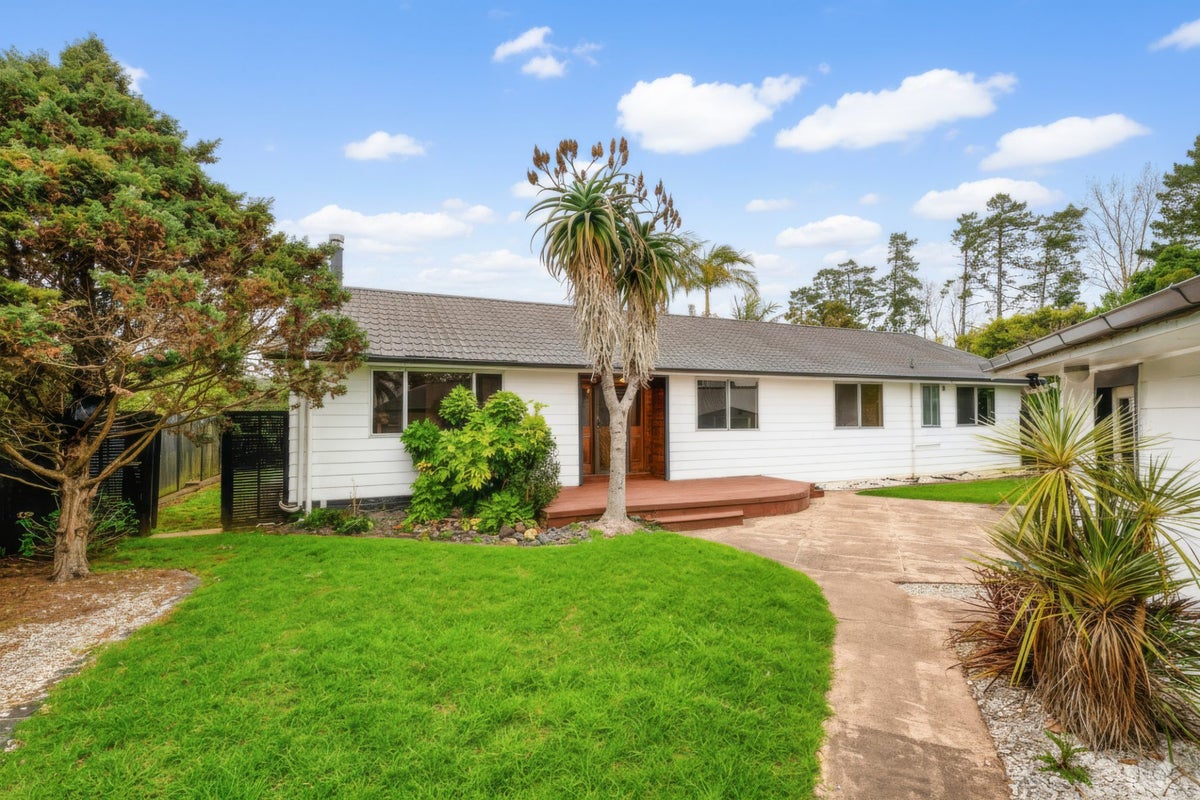 24 Oakmont Place, Wattle Downs, Auckland - Carousel 1