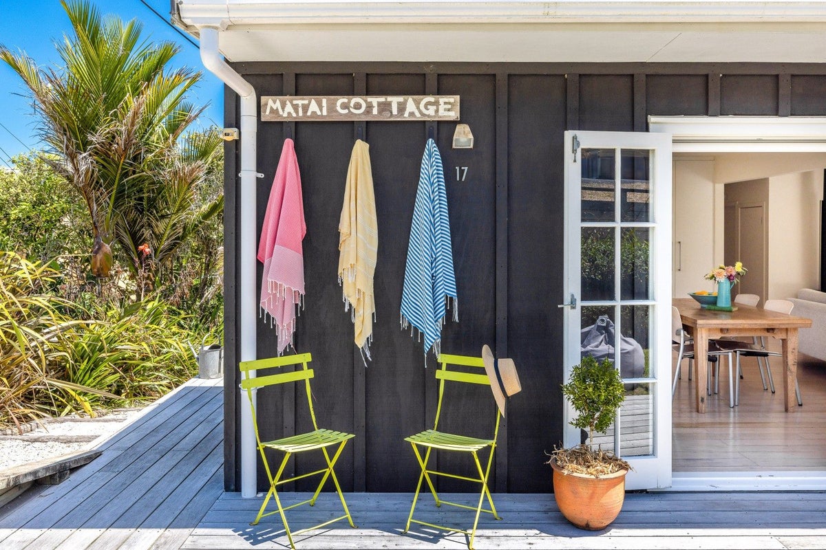 17 Matai Road, Oneroa, Waiheke Island - Carousel 1
