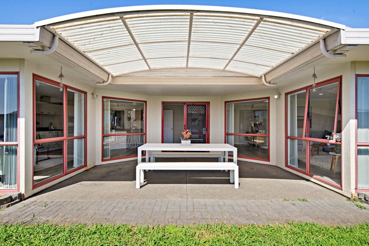 27 Glenross Drive, Wattle Downs, Auckland - Carousel 2