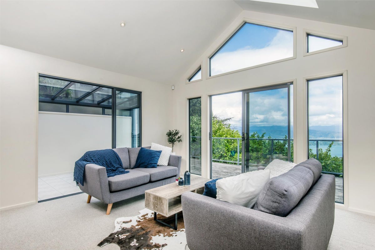 9 Dress Circle, Newlands, Wellington - Carousel 1