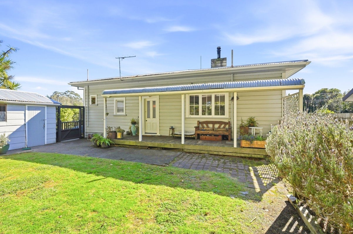 55 Honore Drive, Linton, Palmerston North - Carousel 2