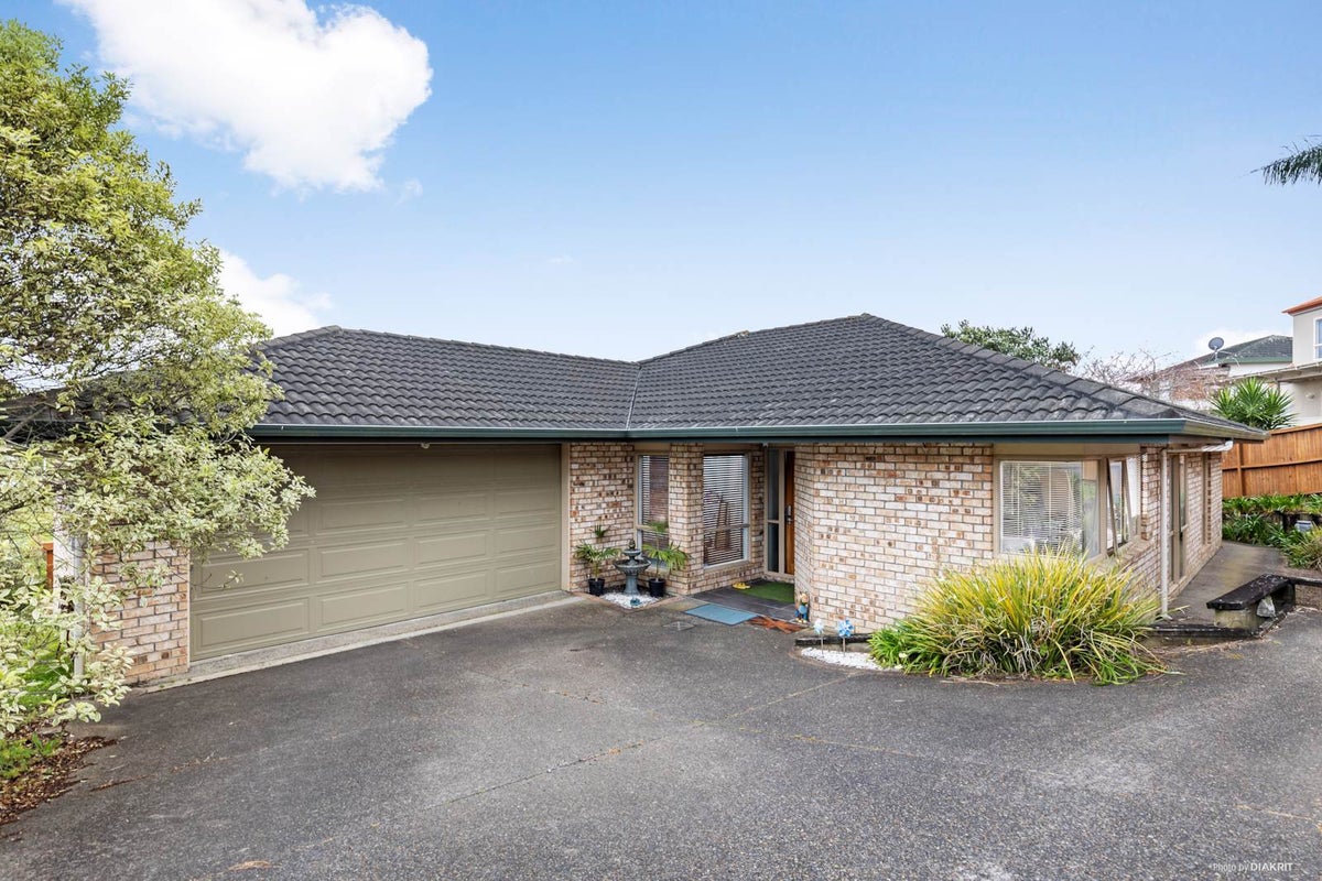8 Maidstone Place, Oteha, Auckland - Carousel 2