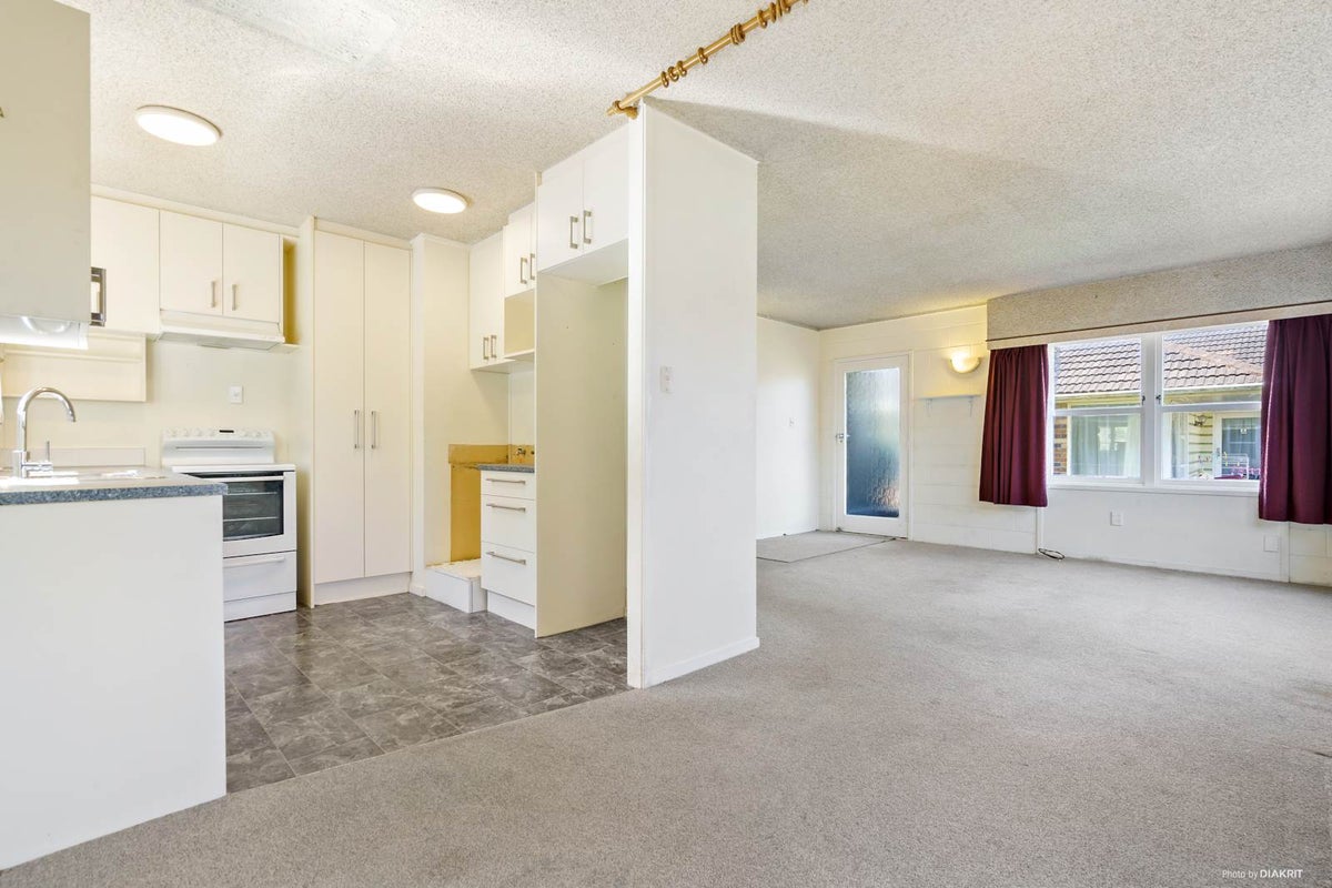 2/4 Maclaurin Street, Blockhouse Bay, Auckland - Carousel 2
