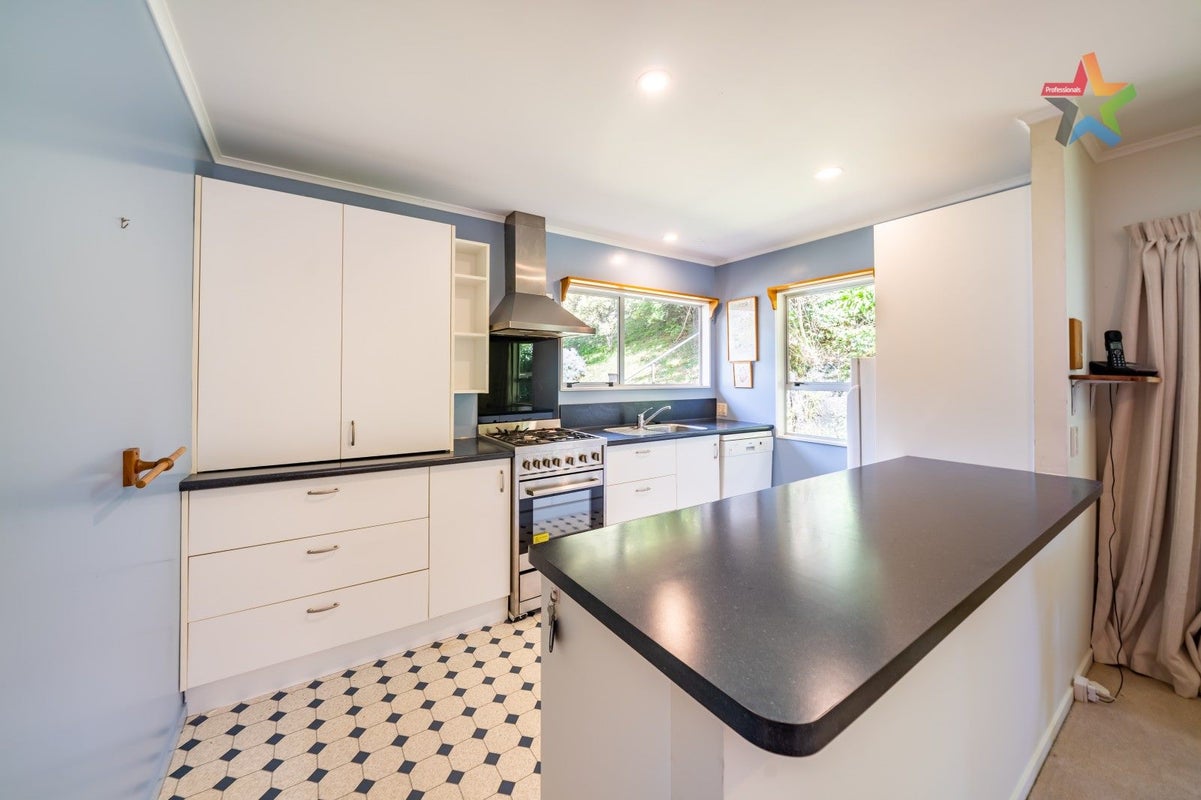 11 Mokopuna Grove, Stokes Valley, Lower Hutt - Carousel 2