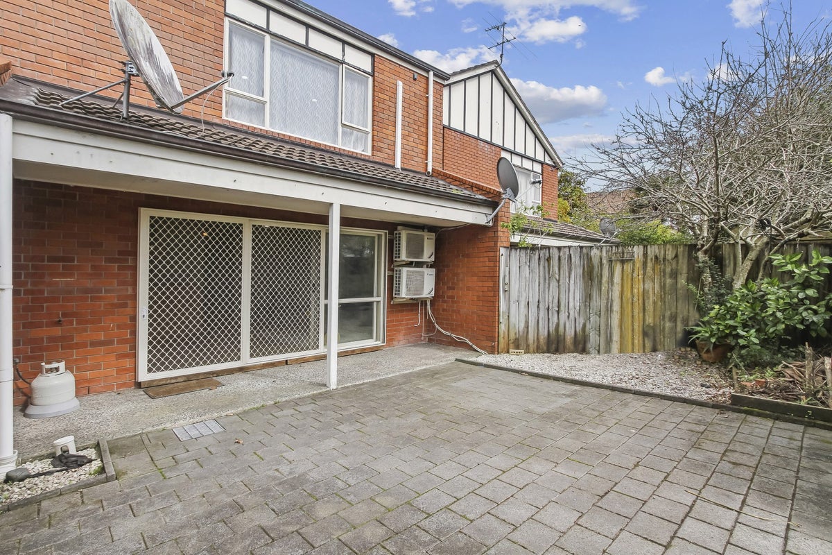 2/23 Charlenne Close, Ranui, Auckland - Carousel 1