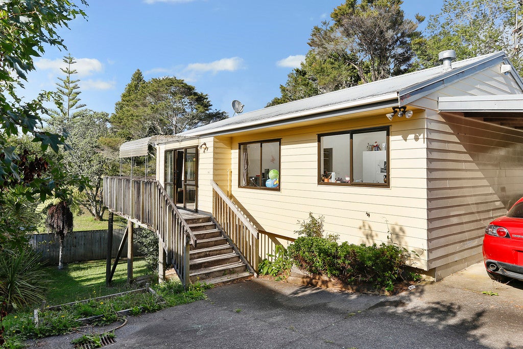 2/14 Norman Road, Titirangi, Auckland - Carousel 1