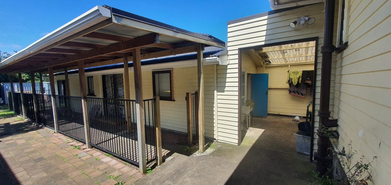 10 Calvert Avenue, Mangere East, Auckland - Carousel 1