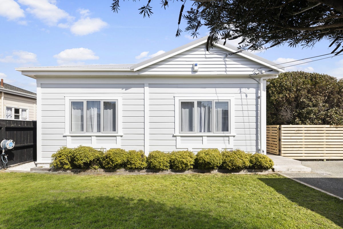 20 Byron Street, Miramar, Wellington - Carousel 1