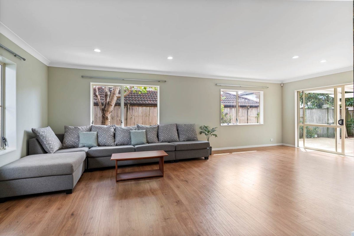 32 Coachman Drive, Flat Bush, Auckland - Carousel 2