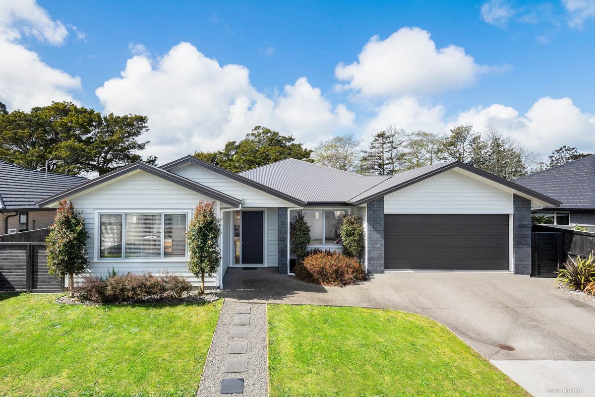 8 Pititi Lane, Kumeu - Carousel 1