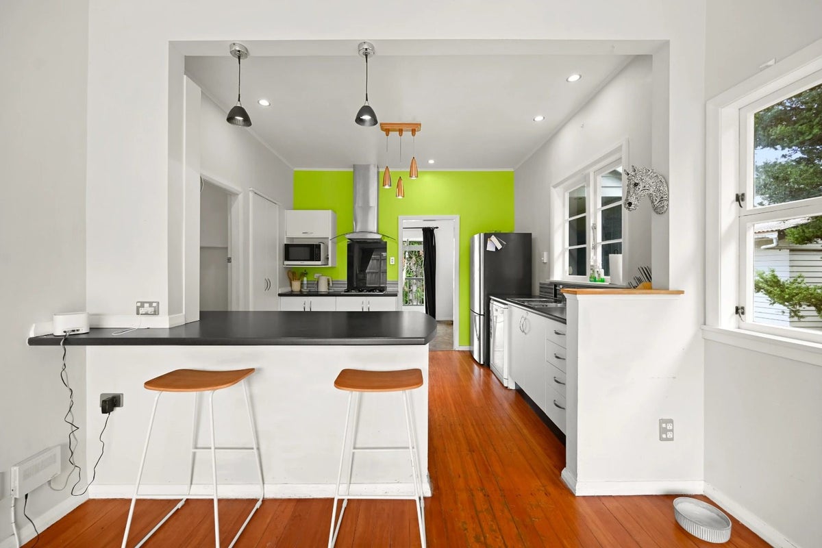 36 Forest Lake Road, Forest Lake, Hamilton - Carousel 2