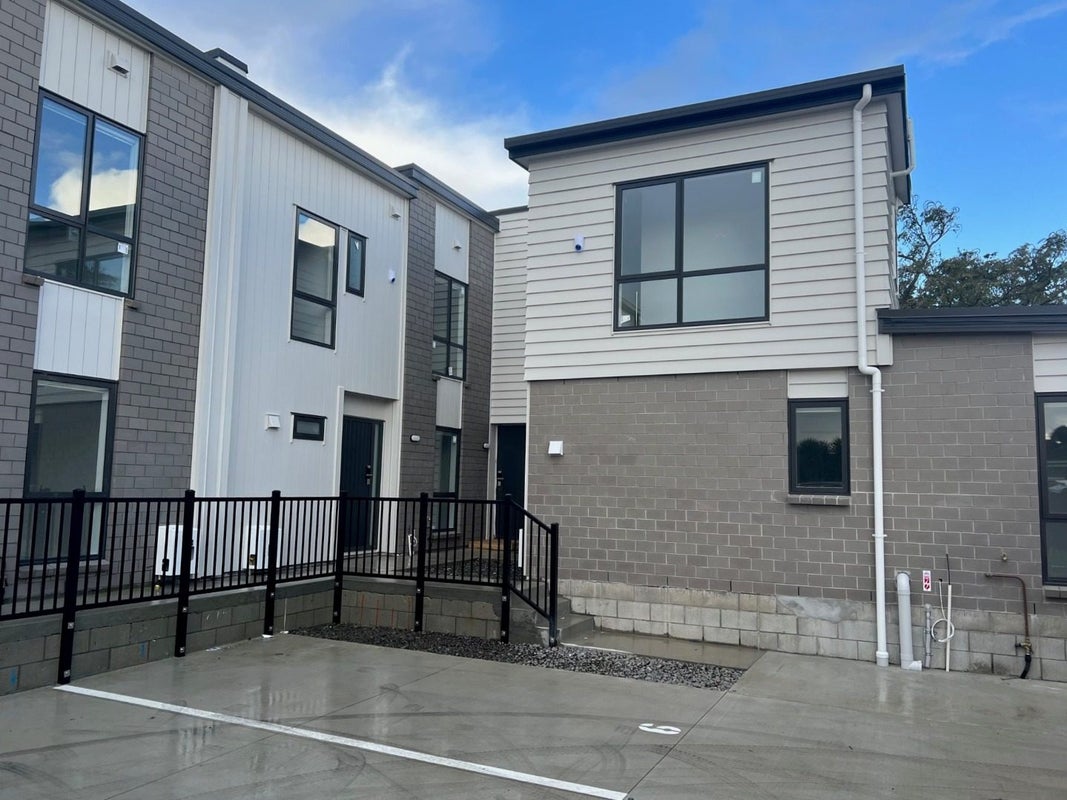3/27 Wentworth Avenue, Papatoetoe, Auckland - Carousel 2