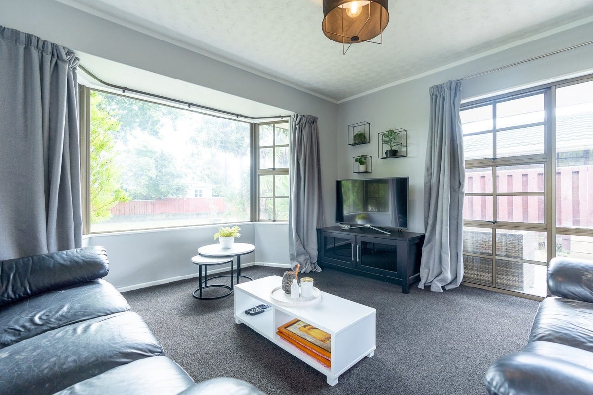4 Truscott Grove, Awapuni, Palmerston North - Carousel 2