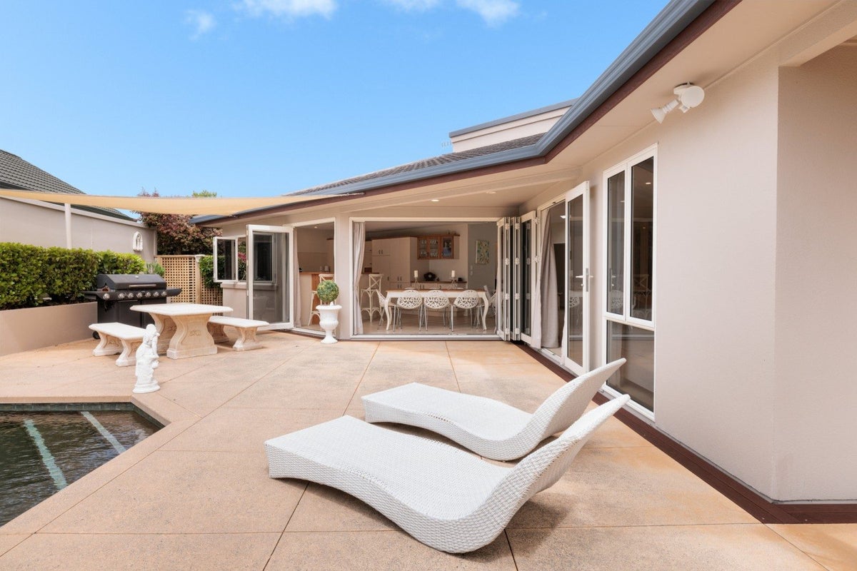 2 Sissinghurst Court, Bethlehem, Tauranga - Carousel 2