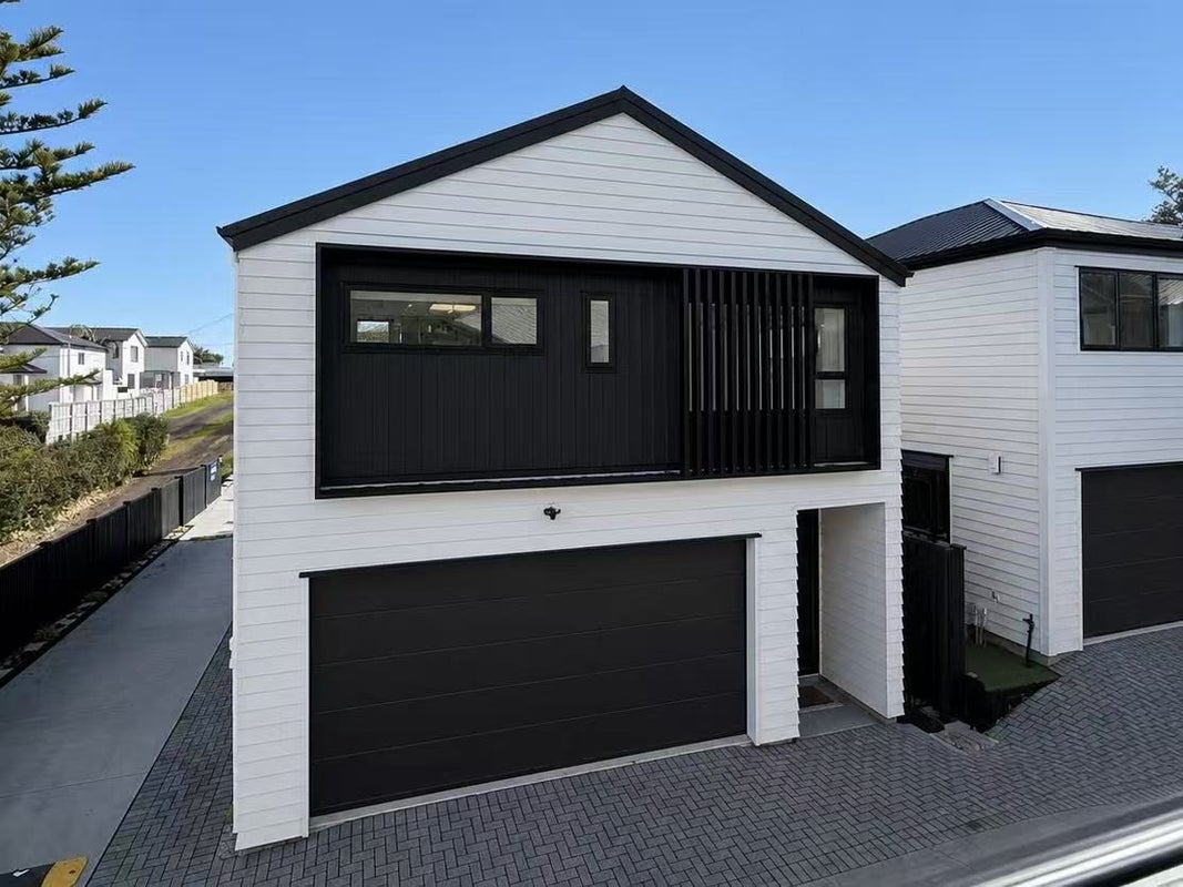 12A Gordon Avenue, Milford, Auckland - Carousel 1