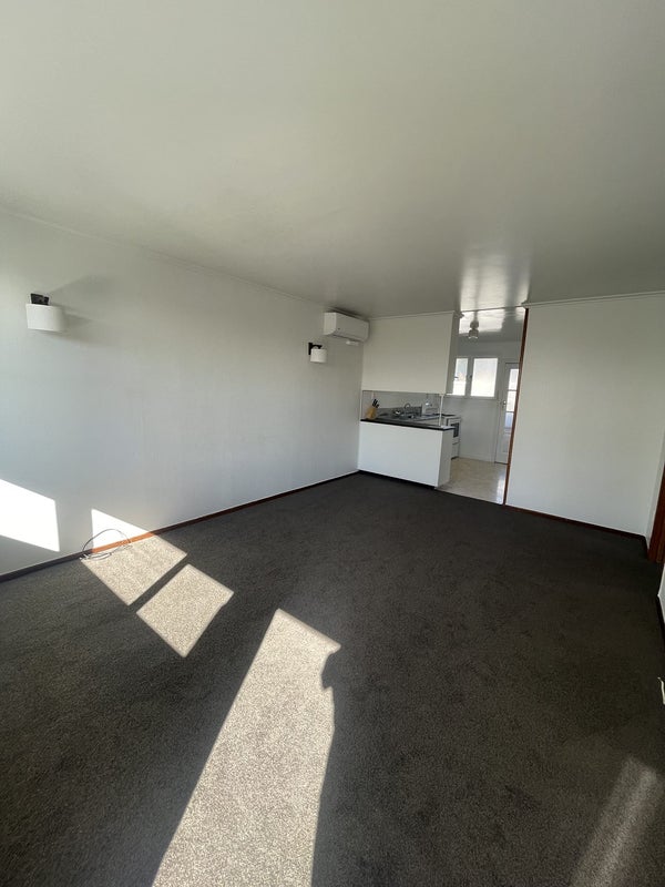 1/105 Te Atatu Road, Te Atatu South, Auckland - Carousel 2
