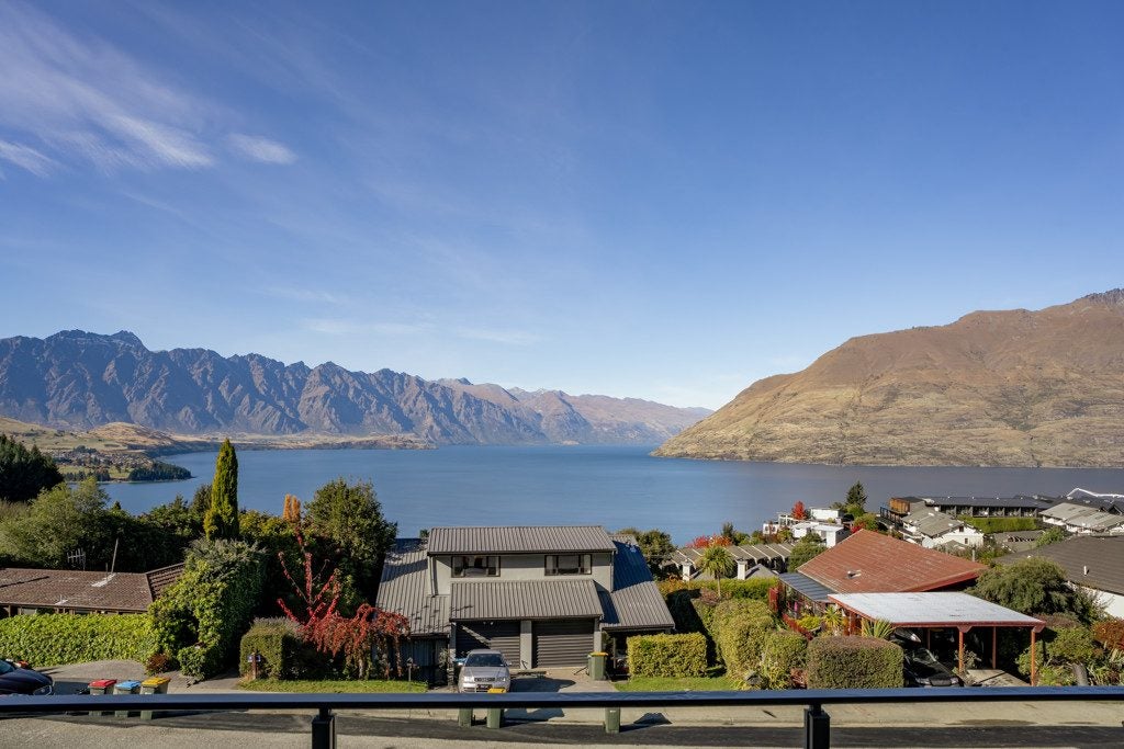 54C Wynyard Crescent, Fernhill, Queenstown - Carousel 2