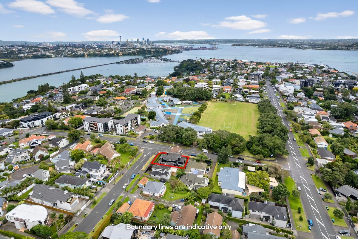 8 Grace Street, Orakei, Auckland - Carousel 2