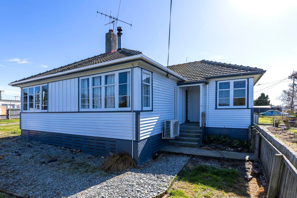 18 Bouverie Street, Waimataitai, Timaru - Carousel 1