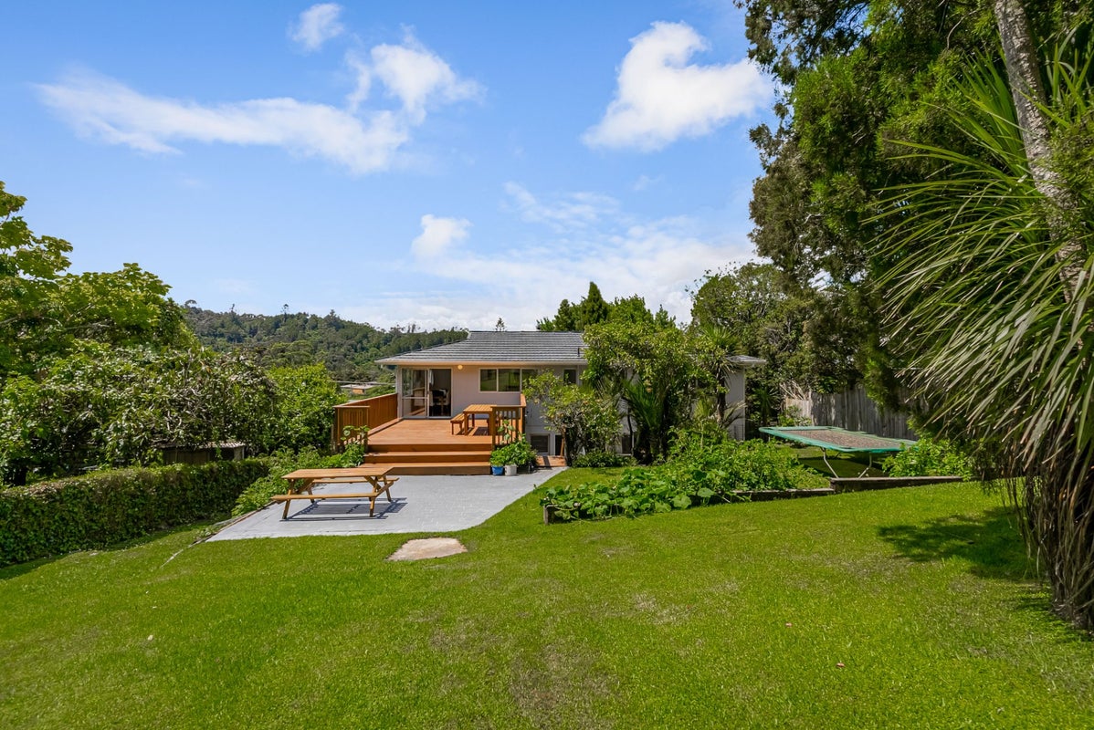 31 Grassmere Road, Henderson Valley, Auckland - Carousel 1
