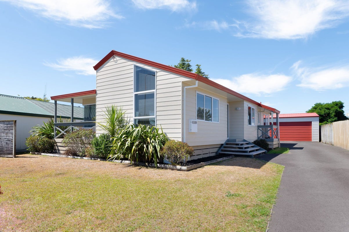 11 Rogers Place, Fairview Downs, Hamilton - Carousel 1