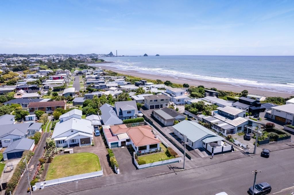 14 Beach Street, Fitzroy, New Plymouth - Carousel 1